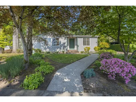 817 Woodland Avenue Woodburn OR 97071