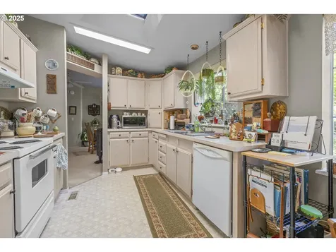 817 Woodland Avenue Woodburn OR 97071