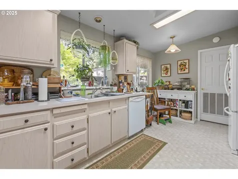 817 Woodland Avenue Woodburn OR 97071