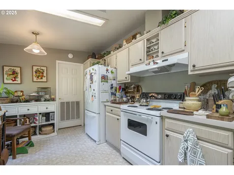 817 Woodland Avenue Woodburn OR 97071