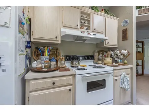 817 Woodland Avenue Woodburn OR 97071
