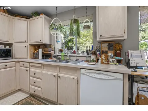 817 Woodland Avenue Woodburn OR 97071