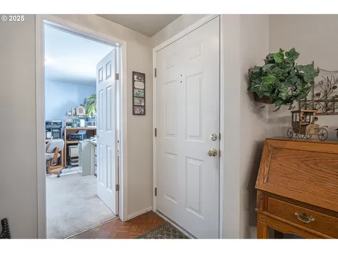 817 Woodland Avenue Woodburn OR 97071