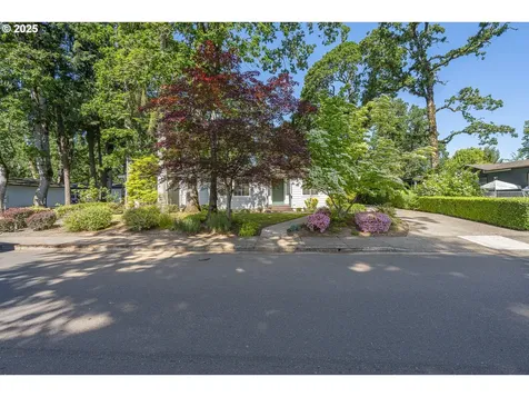 817 Woodland Avenue Woodburn OR 97071