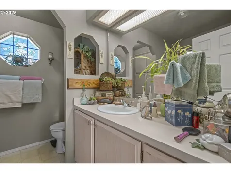 817 Woodland Avenue Woodburn OR 97071