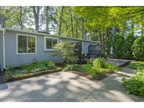 817 Woodland Avenue Woodburn OR 97071