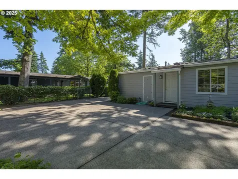 817 Woodland Avenue Woodburn OR 97071