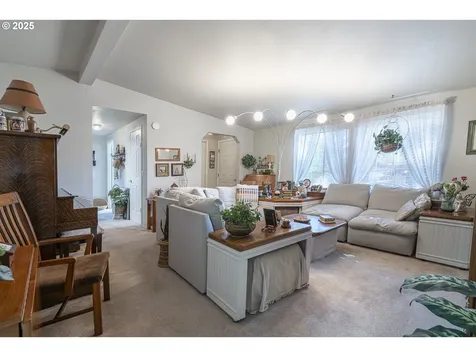 817 Woodland Avenue Woodburn OR 97071
