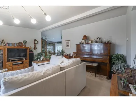 817 Woodland Avenue Woodburn OR 97071
