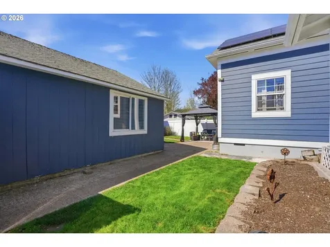 798 Young Street Woodburn OR 97071