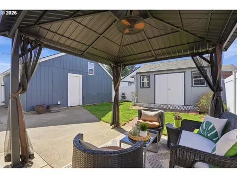 798 Young Street Woodburn OR 97071