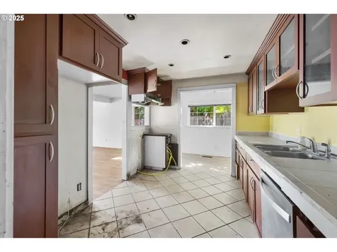 15016 NE Klickitat Street Portland OR 97230