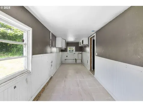 15016 NE Klickitat Street Portland OR 97230