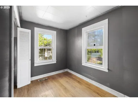 15016 NE Klickitat Street Portland OR 97230