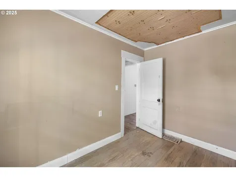 15016 NE Klickitat Street Portland OR 97230