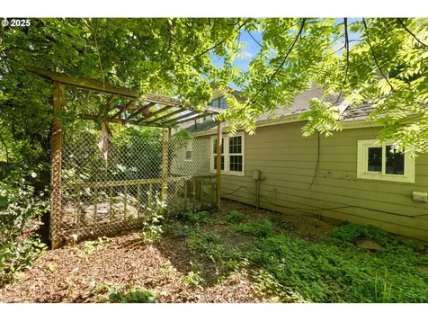 15016 NE Klickitat Street Portland OR 97230