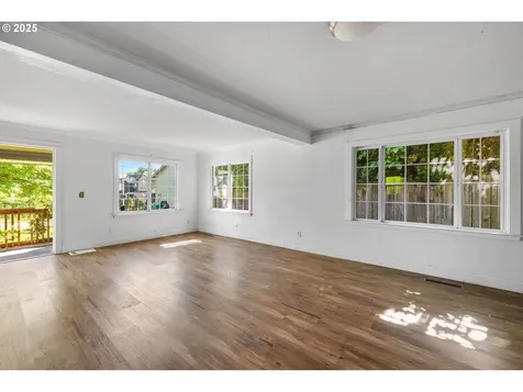 15016 NE Klickitat Street Portland OR 97230