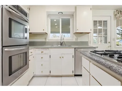 1769 SE Alder Street Hillsboro OR 97123