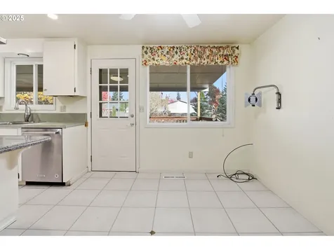 1769 SE Alder Street Hillsboro OR 97123