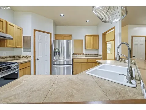 11823 Maxwell Court Oregon City OR 97045