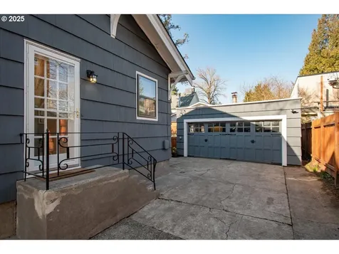 4011 SE Woodward Street Portland OR 97202