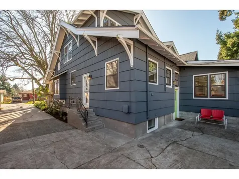 4011 SE Woodward Street Portland OR 97202