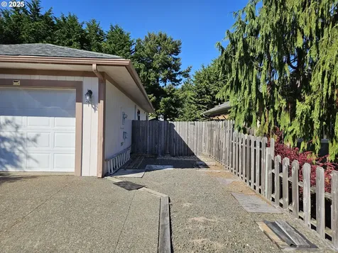 736 Edwards Avenue Coos Bay OR 97420