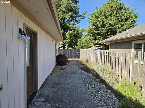 736 Edwards Avenue Coos Bay OR 97420