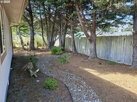 736 Edwards Avenue Coos Bay OR 97420