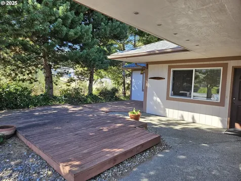 736 Edwards Avenue Coos Bay OR 97420