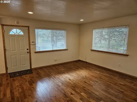 736 Edwards Avenue Coos Bay OR 97420