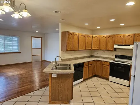 736 Edwards Avenue Coos Bay OR 97420