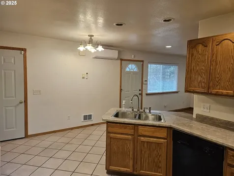 736 Edwards Avenue Coos Bay OR 97420