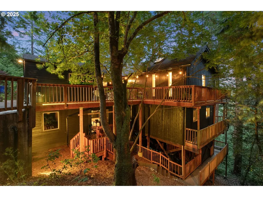 4048 SW Hewett Boulevard Portland OR 97221
