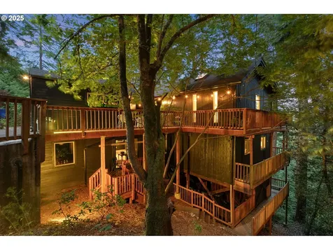 4048 SW Hewett Boulevard Portland OR 97221