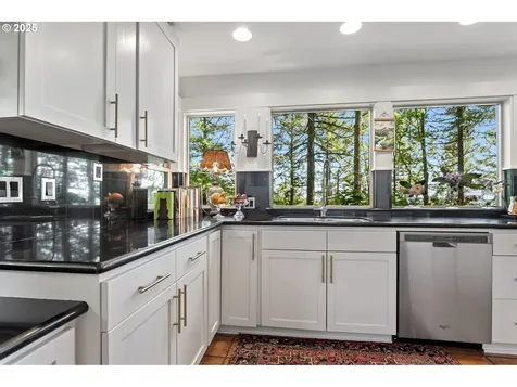 4048 SW Hewett Boulevard Portland OR 97221