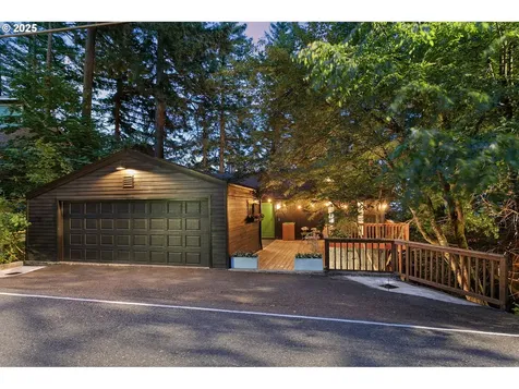 4048 SW Hewett Boulevard Portland OR 97221