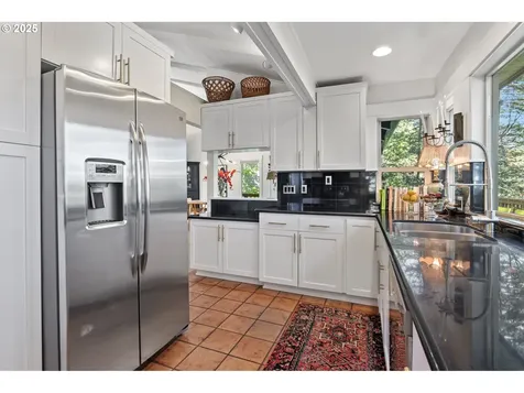 4048 SW Hewett Boulevard Portland OR 97221