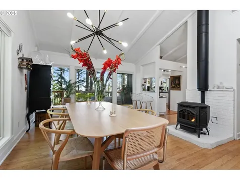 4048 SW Hewett Boulevard Portland OR 97221