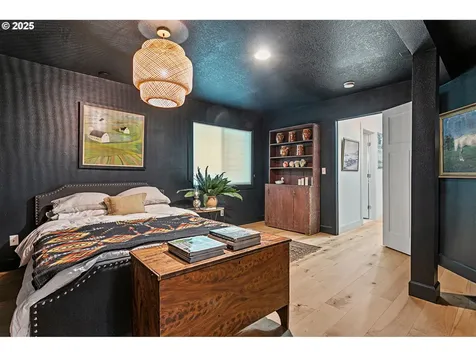 4048 SW Hewett Boulevard Portland OR 97221
