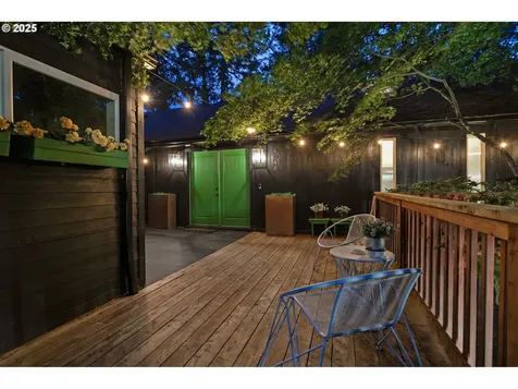 4048 SW Hewett Boulevard Portland OR 97221