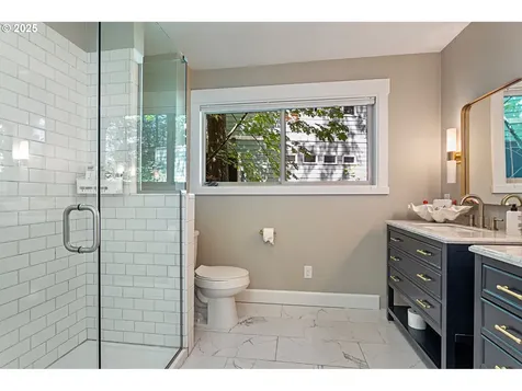 4048 SW Hewett Boulevard Portland OR 97221