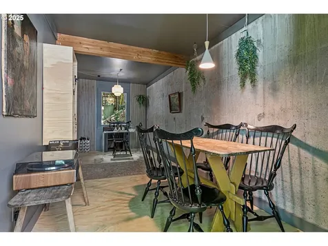 4048 SW Hewett Boulevard Portland OR 97221