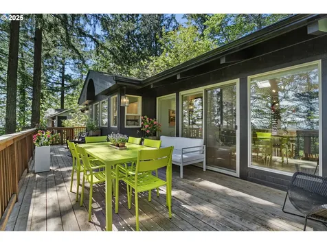 4048 SW Hewett Boulevard Portland OR 97221