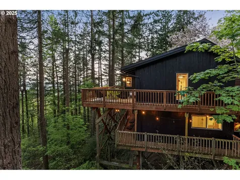 4048 SW Hewett Boulevard Portland OR 97221