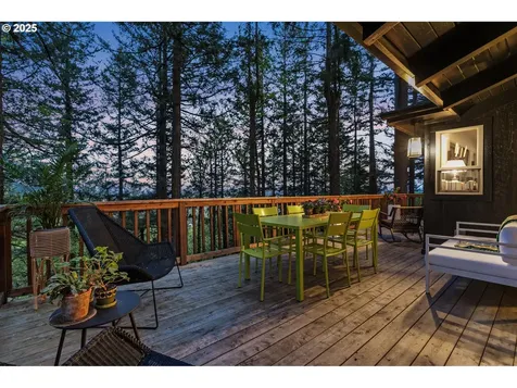 4048 SW Hewett Boulevard Portland OR 97221