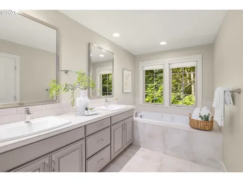 4521 Trillium Woods Lake Oswego OR 97035