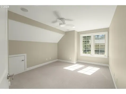 4521 Trillium Woods Lake Oswego OR 97035