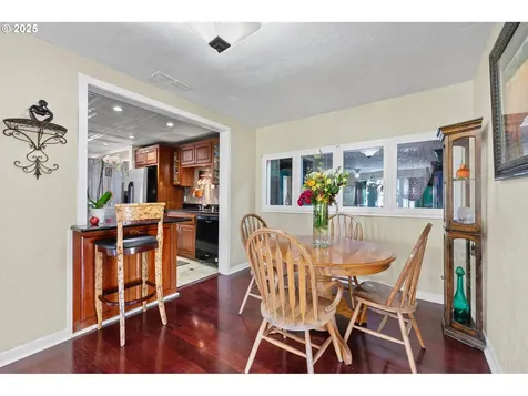 1112 S 6th Street Cottage Grove OR 97424