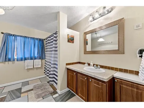 1112 S 6th Street Cottage Grove OR 97424